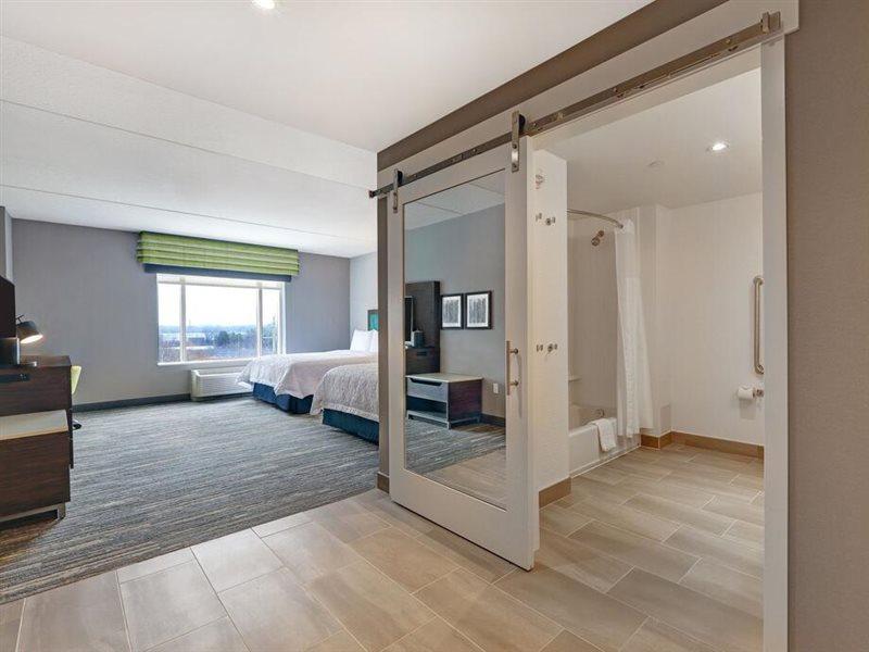 Hampton Inn Peterborough Eksteriør billede
