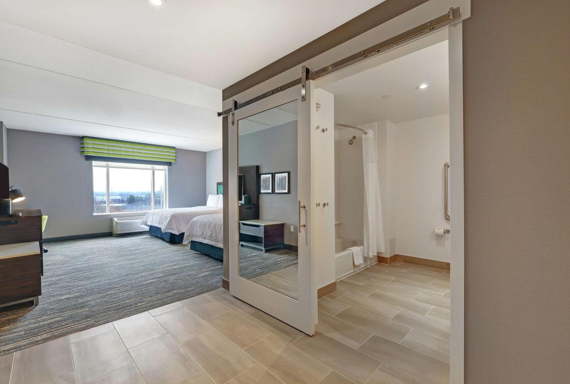 Hampton Inn Peterborough Eksteriør billede